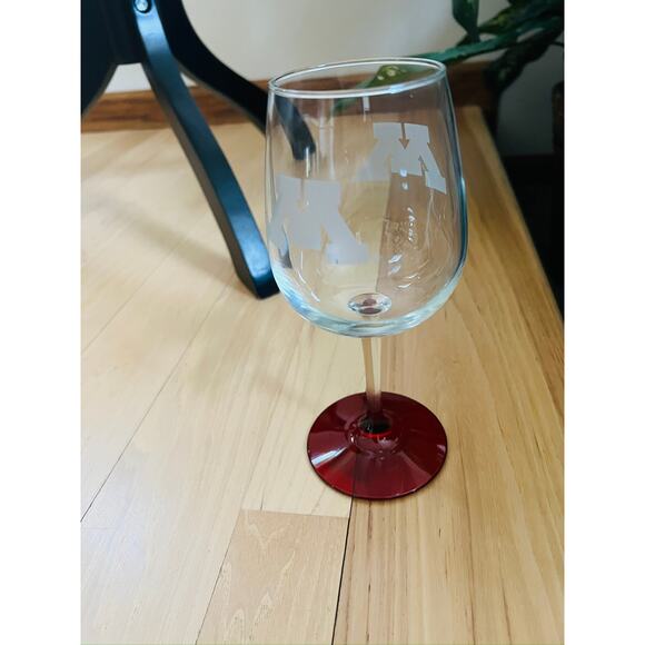 University of Minnesota Wine Glass - Picture 2 of 2
